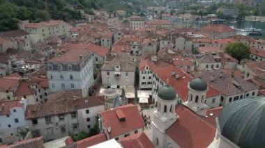 Seyahat et. Antik Kotor şehri. Karadağ. Hava görünümü.
