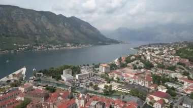 Seyahat et. Antik Kotor şehri. Karadağ. Hava görünümü.