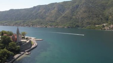 Seyahat et. Kotor şehrinin seti. Karadağ. Hava görünümü.
