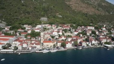 Seyahat et. Antik Perast şehri. Karadağ. Hava görünümü.