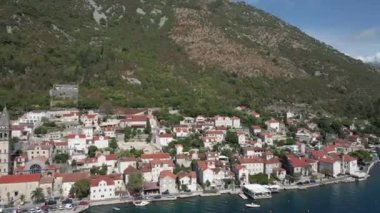 Seyahat et. Antik Perast şehri. Karadağ. Hava görünümü.