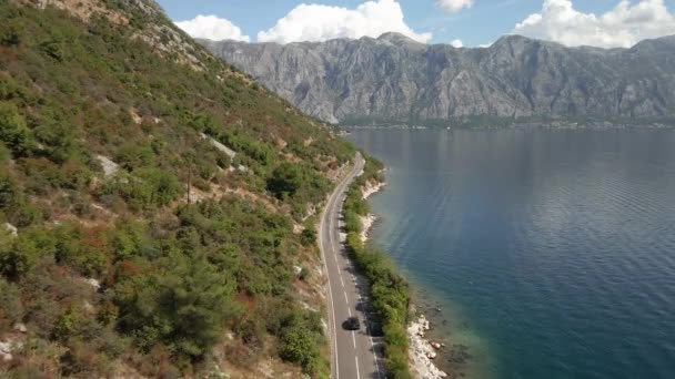 Στον Αυτοκινητόδρομο Στον Αυτοκινητόδρομο Στα Βουνά Μαυροβούνιο Αεροφωτογραφία — Αρχείο Βίντεο