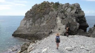 Seyahatler. Karadağ 'ı turistler geziyor. Hava görünümü.