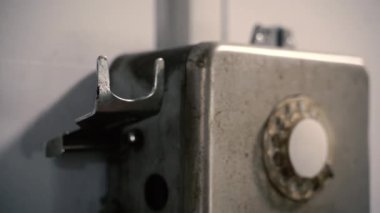 Telefonunuz var. Retro telefonu çevir. Yakın plan..