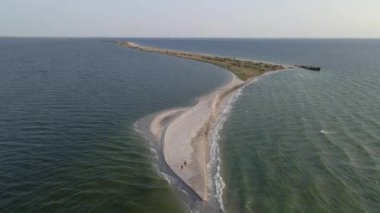 Seyahat et. Adanın kıyısında. Kinburn Spit. Hava görünümü.