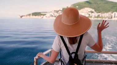 El hareketi. Kadın elini sallıyor..