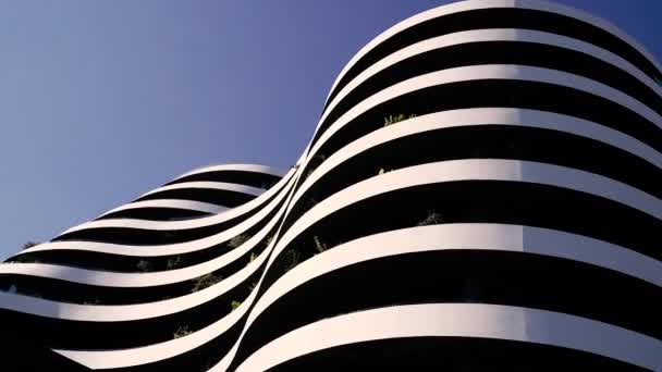 Architektur Gebäude Mit Langen Balkonen — Stockvideo