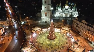 Ukrayna 'nın ana yeni yıl ağacı. Ukrayna. Kiev. Hava görünümü.