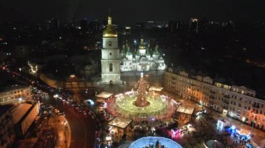 Ukrayna 'nın ana yeni yıl ağacı. Ukrayna. Kiev. Hava görünümü.