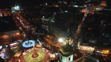 Ukrayna 'nın ana yeni yıl ağacı. Ukrayna. Kiev. Hava görünümü.