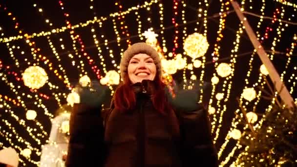 Christmas Tree Woman Waves Her Hand Background Christmas Tree — Stockvideo