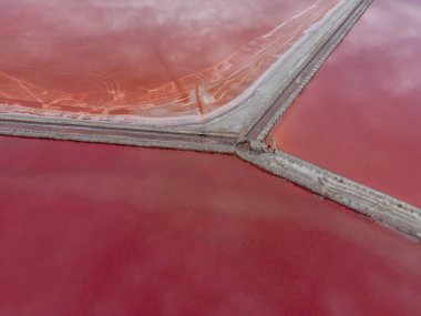 Pembe göl. Tuz özütü. Hava görünümü.