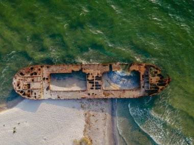 Felaket. Dalış mavnası. Hava görünümü.