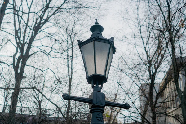 Lampe Retro Laterne Auf Einer Stange — Stockfoto