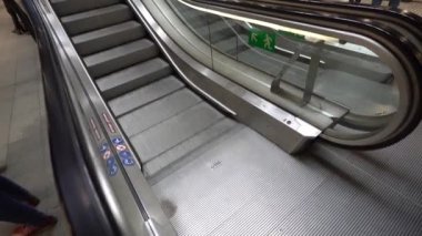 Bakayım. Bakayım. DENMARK - 20 Şubat 2022. Kopenhag şehrinde metro.
