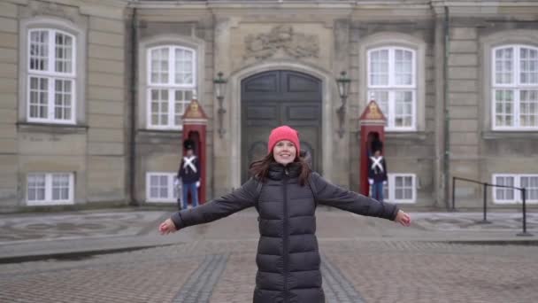 Travel Woman Walks City Copenhagen Denmark — Vídeo de Stock