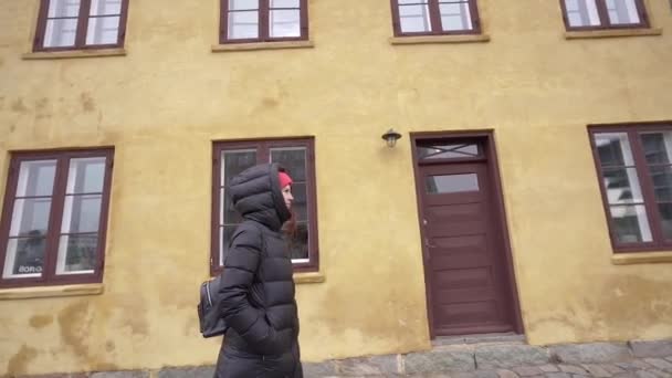 Travel Woman Walks City Copenhagen Denmark — Vídeo de Stock