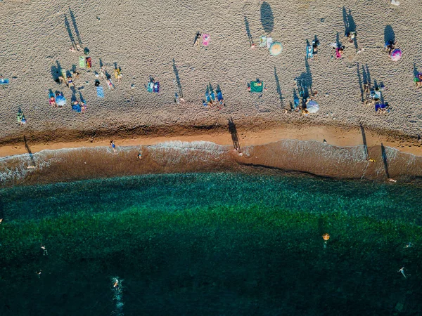 Plaża Turyści Opalają Się Plaży Widok Lotu Ptaka — Zdjęcie stockowe