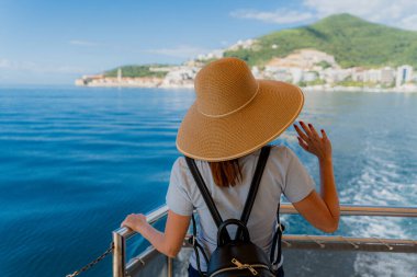 El hareketi. Kadın elini sallıyor..