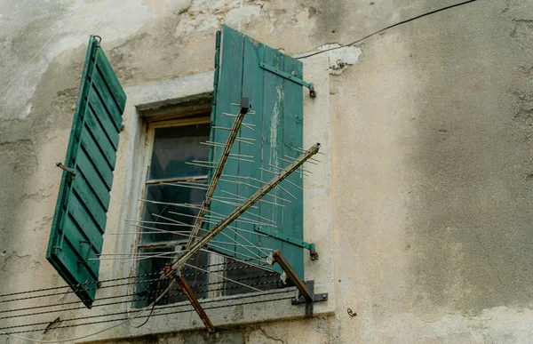 Antenne Het Raam Een Antenne Geïnstalleerd — Stockfoto