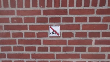 İmzala. Bisiklet park levhası.