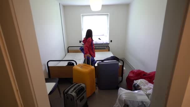 Bergerak Pindah Dari Satu Apartemen Apartemen Lain — Stok Video