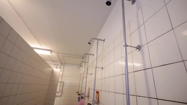 Prysznic Duża Łazienka Prysznicem — Wideo stockowe