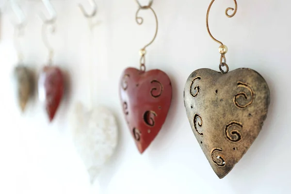 Decorative Forged Hearts Hang White Wall Valentine Day Golden Decorative — Zdjęcie stockowe