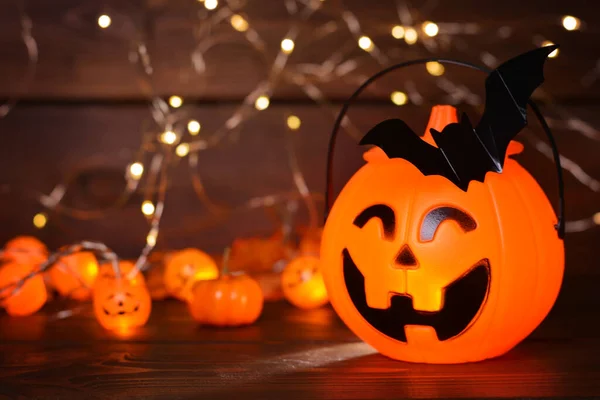 Λαμπερή Τσάντα Halloween Μορφή Κολοκύθας Νυχτερίδα Ξύλινο Φόντο Bokeh Lights — Φωτογραφία Αρχείου