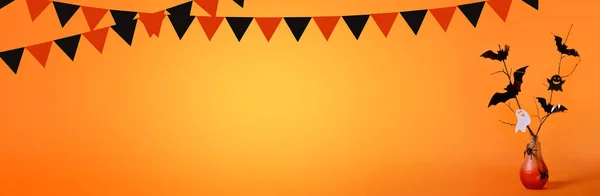 Halloween Pozadí Červenou Láhev Podobě Lampy Netopýři Pavouci Duchové Věnce — Stock fotografie