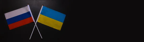 Pequenas Bandeiras Dos Eua Ucrânia Fundo Preto Ucrânia Rússia Conflito — Fotografia de Stock