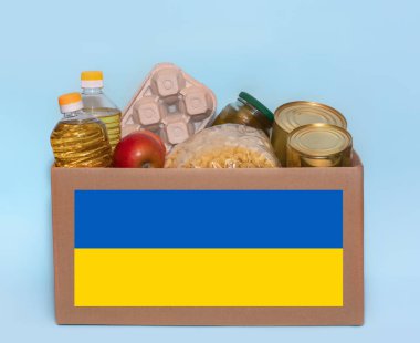 Yiyecek bağışları: makarna, sebze yağı, konserve yiyecek, elma, yumurta. Bağışlar, insani yardım, Rusya 'yla savaş nedeniyle yapılan bağışlar. Rusya ile Ukrayna savaşı. Yoksullara ve muhtaçlara yardım..