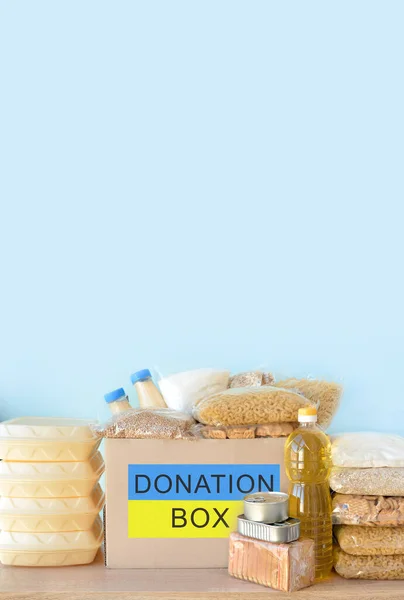 Caja Donaciones Para Pueblo Ucraniano Pasta Aceite Comida Enlatada Leche — Foto de Stock
