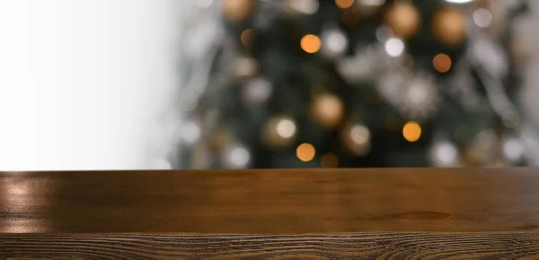 Kerst Achtergrond Lege Houten Tafel Achtergrond Van Kerstboom Nieuwjaarsbokeh Klaar — Stockfoto