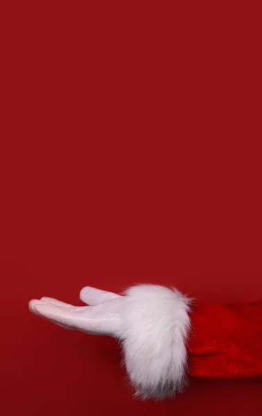 Mano Santa Claus Presentando Texto Producto Anuncio Fondo Rojo Mockup — Foto de Stock