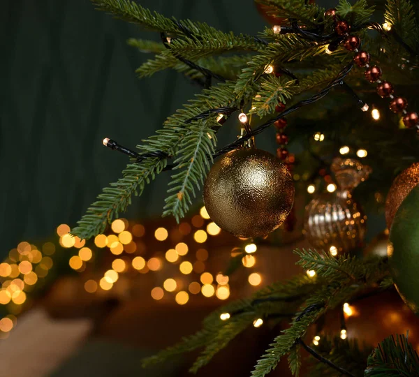 Christmas Tree Gold Green Balls Beads Garlands Gold Bokeh Christmas — Stock Photo, Image