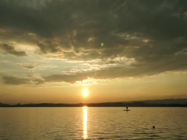 Blick Auf Den Zugersee Der Schweizer Stadt Zug Bei Sonnenuntergang — Stockvideo