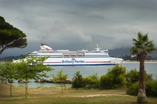 İngiltere 'den Santander, Cantabria, İspanya körfezine giren bir Brittay feribot gemisinin görüntüsü.