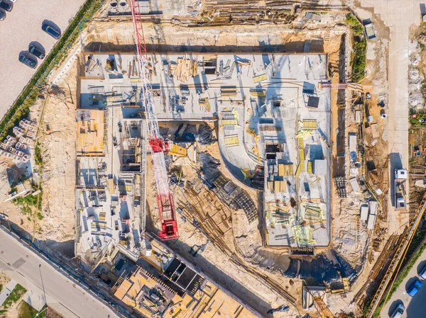 Bovenaanzicht Van Het Nieuwe Moderne Appartementencomplex Aanbouw Gele Kranen Werken — Stockfoto