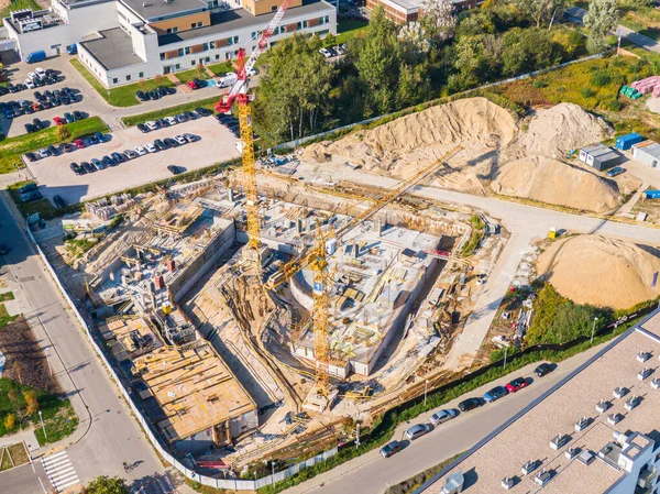 Bau Neuer Mehrfamilienhäuser Städtischen Wohngebiet Baustelle Mit Turmdrehkranen Luftbild — Stockfoto