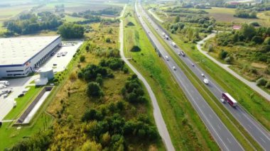 Modern deponun hava görüntüsü. Endüstriyel şehir bölgesindeki lojistik merkezi İHA 'nın gözünden. Arkaplan dokusu kavramı.