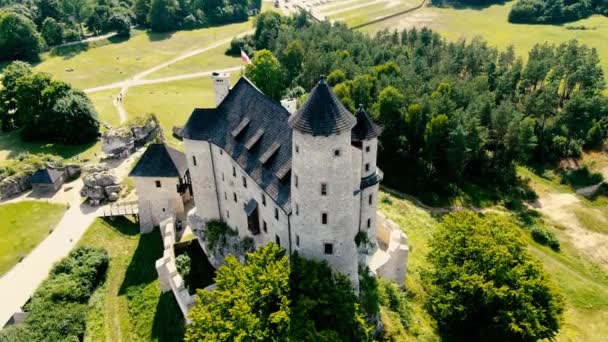 Castillo Medieval Bobolice Una Vista Aérea Paisaje Verde Tierra Polonia — Vídeos de Stock