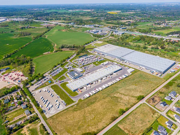 Luchtfoto Van Industriële Laadruimte Waar Veel Vrachtwagens Merchandis Lossen — Stockfoto