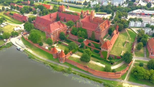 Aerial view of Castle of the Teutonic Order in Malbork, Malbork ( Zamek w Maborku, Ordensburg Marienburg ), largest by land in the world, UNESCO World Heritage Site, Poland — Stock Video