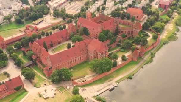 Castle fortifications of the Teutonic Order in Malbork from East. Malbork Castle is the largest castle in the world measured by land area. — Stock Video