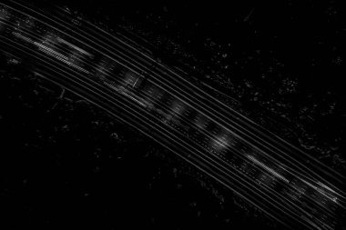 Hava manzaralı mükemmel gece yolu, gece trafiğinde en üst manzara. renk tonu etkisi. Siyah ve beyaz