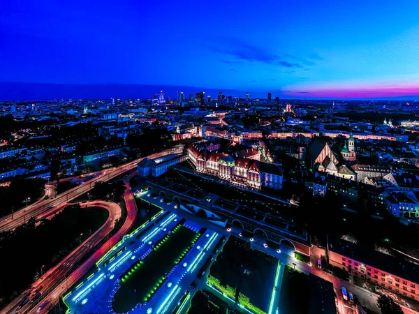 华沙城在波兰的夜晚 古城的城堡广场 大都市风景如画 旅行目的地背景 — 图库照片