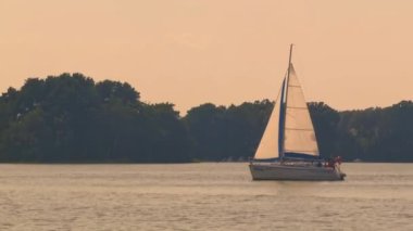 Yelkenli yat tekne okyanus su, açık hava yaşam tarzı. Lüks.