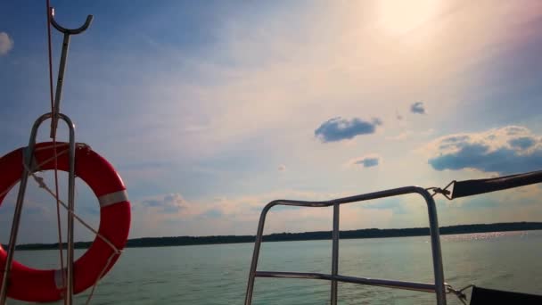 Barco Vela Mar Durante Pôr Sol Incrível Iate Luxo Férias — Vídeo de Stock
