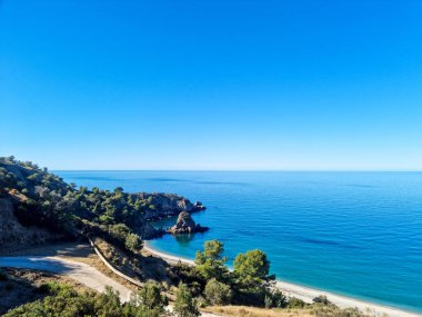 Sahildeki sahil manzarası.